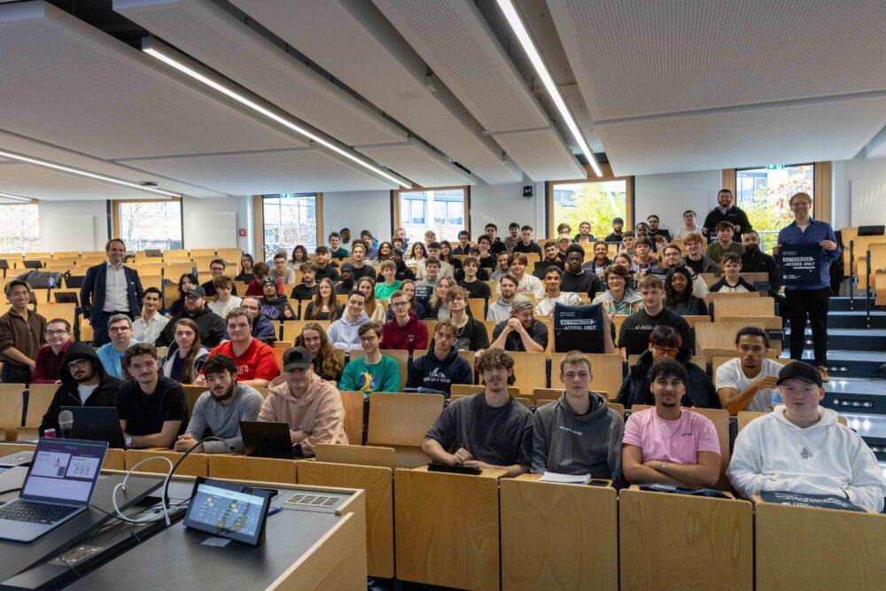 Group photo in the lecture hall: First-year BCSP students WS 25/26